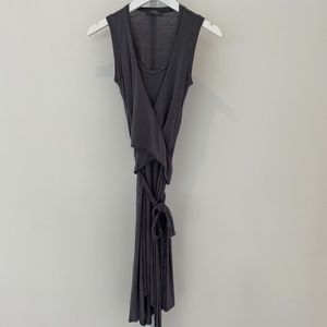 FRENZII GRAY SLEEVELESS FAUX WRAP DRESS XS
